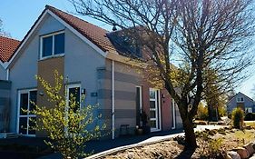 Prachtige Vakantievilla Aan Ijsselmeer Makkum